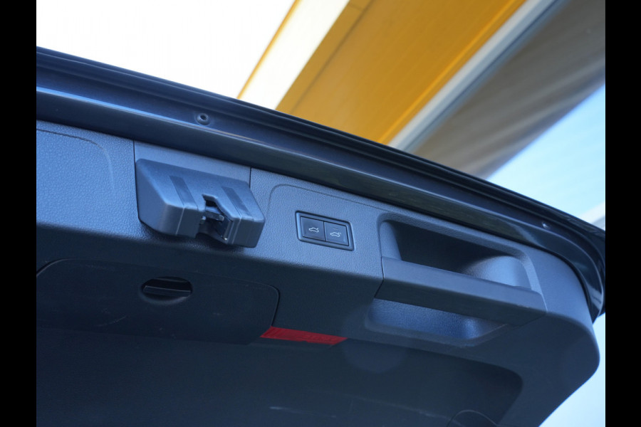 Volkswagen Passat Variant 1.5 TSI R-Line Business + | Achteruitrijcamera | Apple Carplay/Android Auto