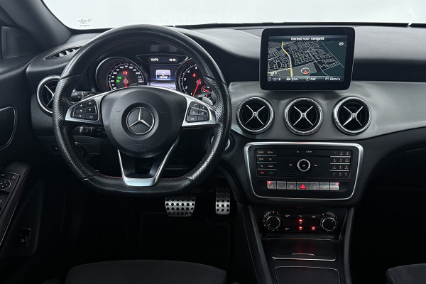Mercedes-Benz CLA-Klasse 180 Business Solution (STOELVERWARMING, ACHTERUITRIJCAMERA, NAVIGATIE, CRUISE CONTROL, PARKEERSENSOREN)