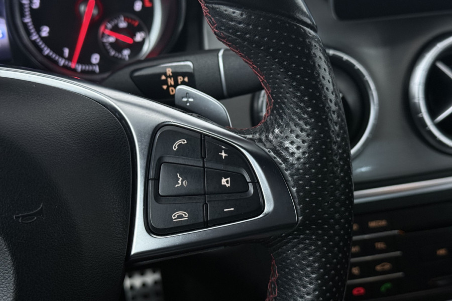 Mercedes-Benz CLA-Klasse 180 Business Solution (STOELVERWARMING, ACHTERUITRIJCAMERA, NAVIGATIE, CRUISE CONTROL, PARKEERSENSOREN)