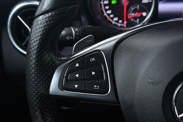 Mercedes-Benz CLA-Klasse 180 Business Solution (STOELVERWARMING, ACHTERUITRIJCAMERA, NAVIGATIE, CRUISE CONTROL, PARKEERSENSOREN)