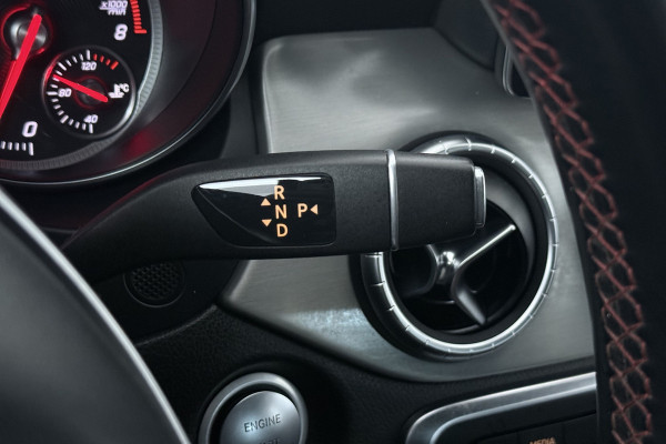 Mercedes-Benz CLA-Klasse 180 Business Solution (STOELVERWARMING, ACHTERUITRIJCAMERA, NAVIGATIE, CRUISE CONTROL, PARKEERSENSOREN)