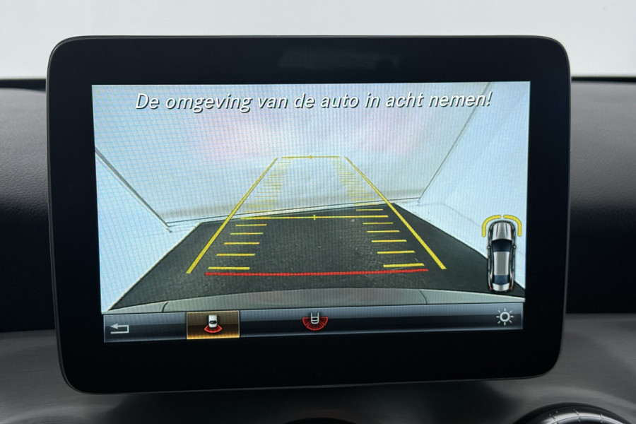 Mercedes-Benz CLA-Klasse 180 Business Solution (STOELVERWARMING, ACHTERUITRIJCAMERA, NAVIGATIE, CRUISE CONTROL, PARKEERSENSOREN)