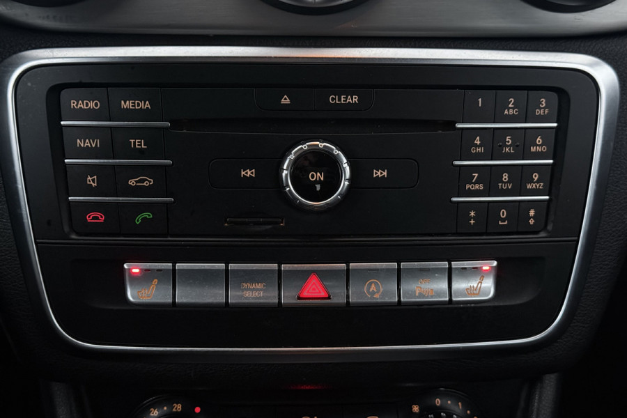 Mercedes-Benz CLA-Klasse 180 Business Solution (STOELVERWARMING, ACHTERUITRIJCAMERA, NAVIGATIE, CRUISE CONTROL, PARKEERSENSOREN)