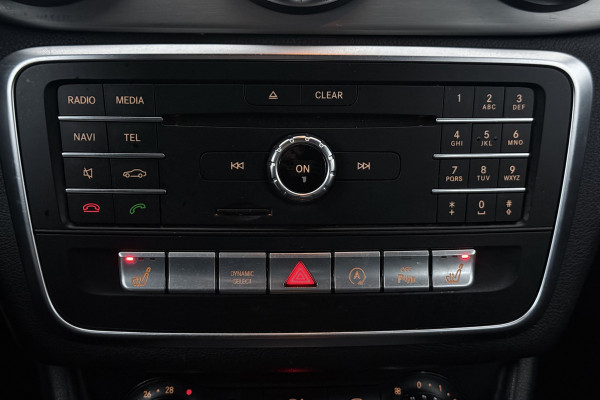 Mercedes-Benz CLA-Klasse 180 Business Solution (STOELVERWARMING, ACHTERUITRIJCAMERA, NAVIGATIE, CRUISE CONTROL, PARKEERSENSOREN)