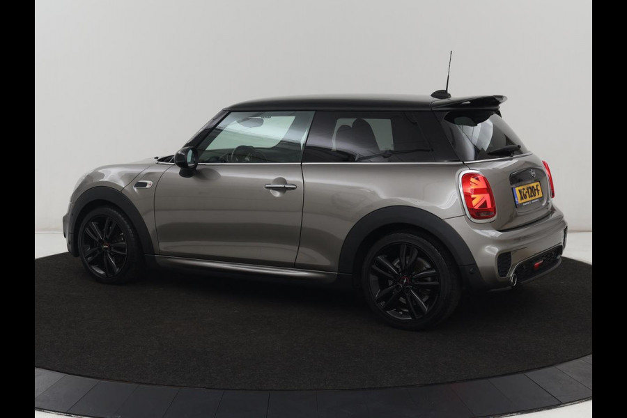 MINI Cooper 1.5 John Cooper Works | Harman/Kardon | Carplay | Sportstoelen | Full LED | Navigatie | Climate control | Park Assist | Cruise control | Getint glas