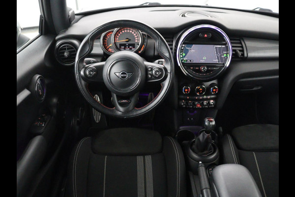 MINI Cooper 1.5 John Cooper Works | Harman/Kardon | Carplay | Sportstoelen | Full LED | Navigatie | Climate control | Park Assist | Cruise control | Getint glas