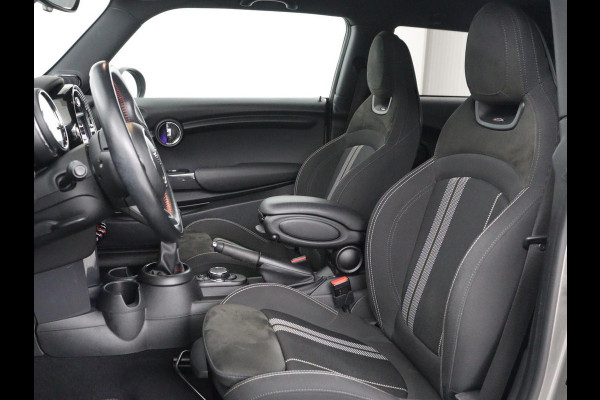 MINI Cooper 1.5 John Cooper Works | Harman/Kardon | Carplay | Sportstoelen | Full LED | Navigatie | Climate control | Park Assist | Cruise control | Getint glas