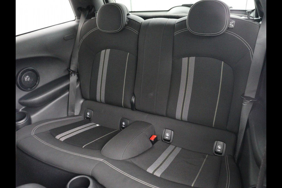 MINI Cooper 1.5 John Cooper Works | Harman/Kardon | Carplay | Sportstoelen | Full LED | Navigatie | Climate control | Park Assist | Cruise control | Getint glas
