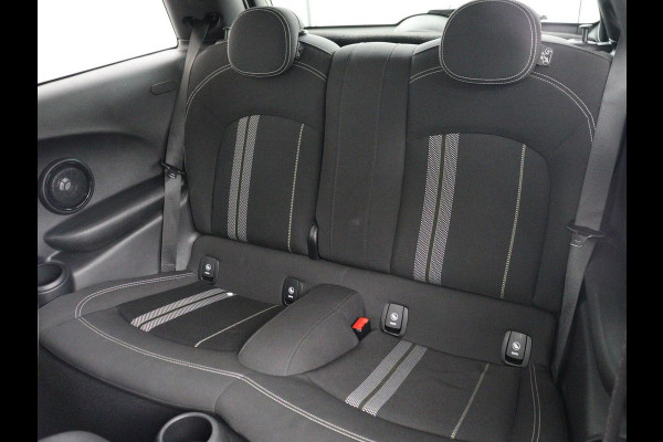 MINI Cooper 1.5 John Cooper Works | Harman/Kardon | Carplay | Sportstoelen | Full LED | Navigatie | Climate control | Park Assist | Cruise control | Getint glas