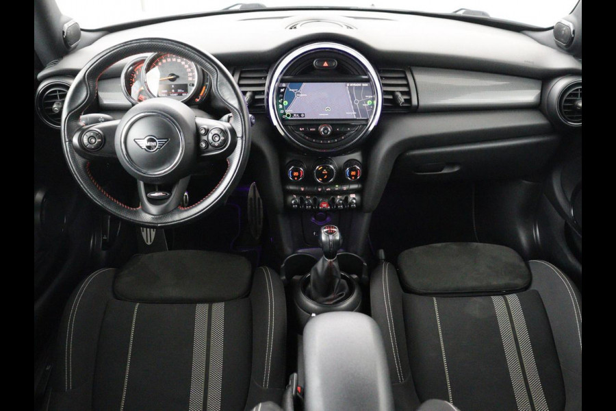 MINI Cooper 1.5 John Cooper Works | Harman/Kardon | Carplay | Sportstoelen | Full LED | Navigatie | Climate control | Park Assist | Cruise control | Getint glas