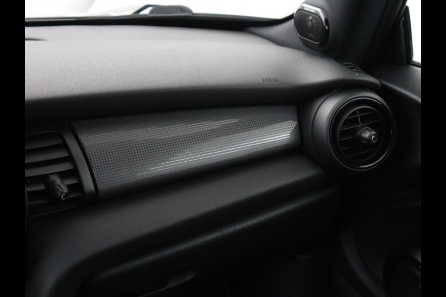 MINI Cooper 1.5 John Cooper Works | Harman/Kardon | Carplay | Sportstoelen | Full LED | Navigatie | Climate control | Park Assist | Cruise control | Getint glas