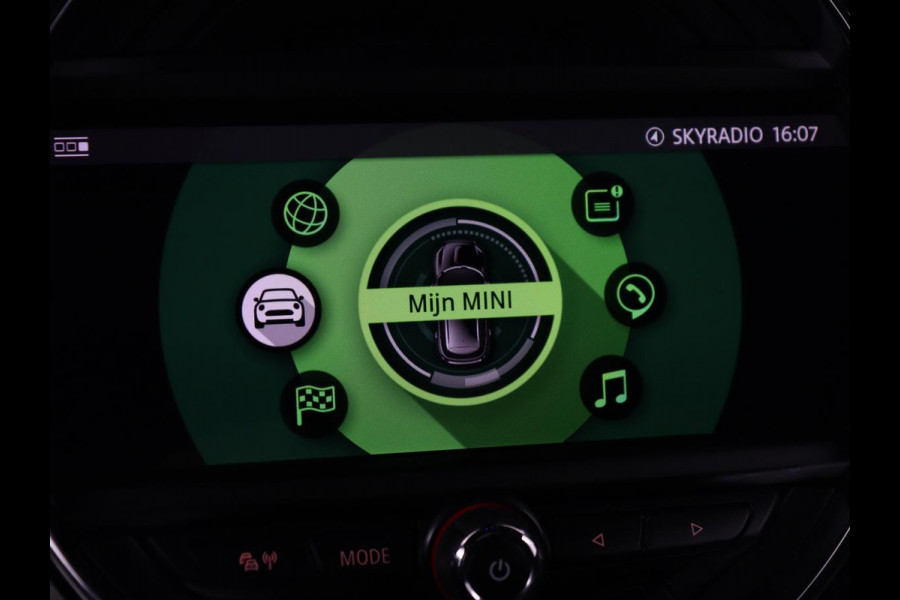 MINI Cooper 1.5 John Cooper Works | Harman/Kardon | Carplay | Sportstoelen | Full LED | Navigatie | Climate control | Park Assist | Cruise control | Getint glas