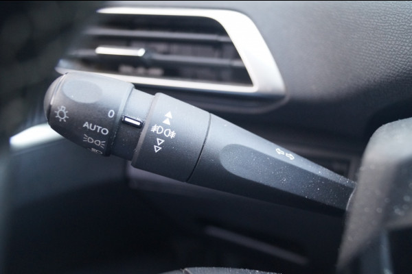 Peugeot 5008 1.2 PureTech 130pk Executive 7-persoons -NW.MOTOR-NAVI-ECC-