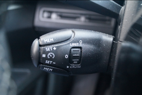Peugeot 5008 1.2 PureTech 130pk Executive 7-persoons -NW.MOTOR-NAVI-ECC-