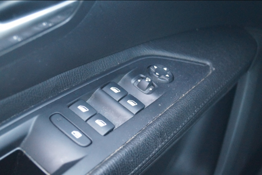 Peugeot 5008 1.2 PureTech 130pk Executive 7-persoons -NW.MOTOR-NAVI-ECC-