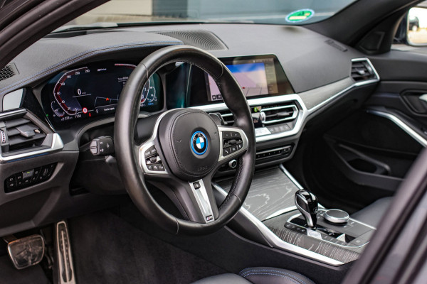 BMW 3 Serie Touring 330e M-Sport *Pano*M-Stoelen*Laser*Keyless*Head-Up*