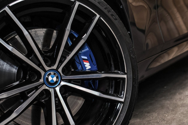 BMW 3 Serie Touring 330e M-Sport *Pano*M-Stoelen*Laser*Keyless*Head-Up*
