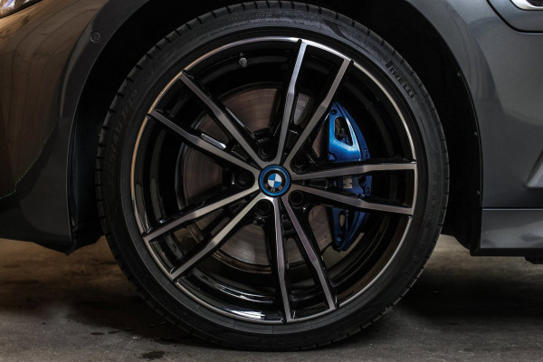 BMW 3 Serie Touring 330e M-Sport *Pano*M-Stoelen*Laser*Keyless*Head-Up*