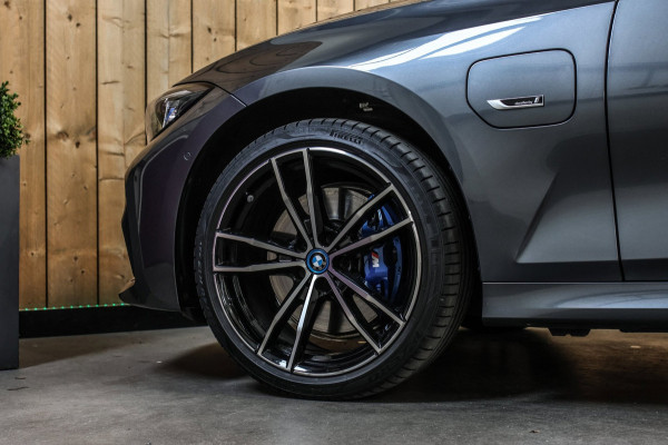 BMW 3 Serie Touring 330e M-Sport *Pano*M-Stoelen*Laser*Keyless*Head-Up*