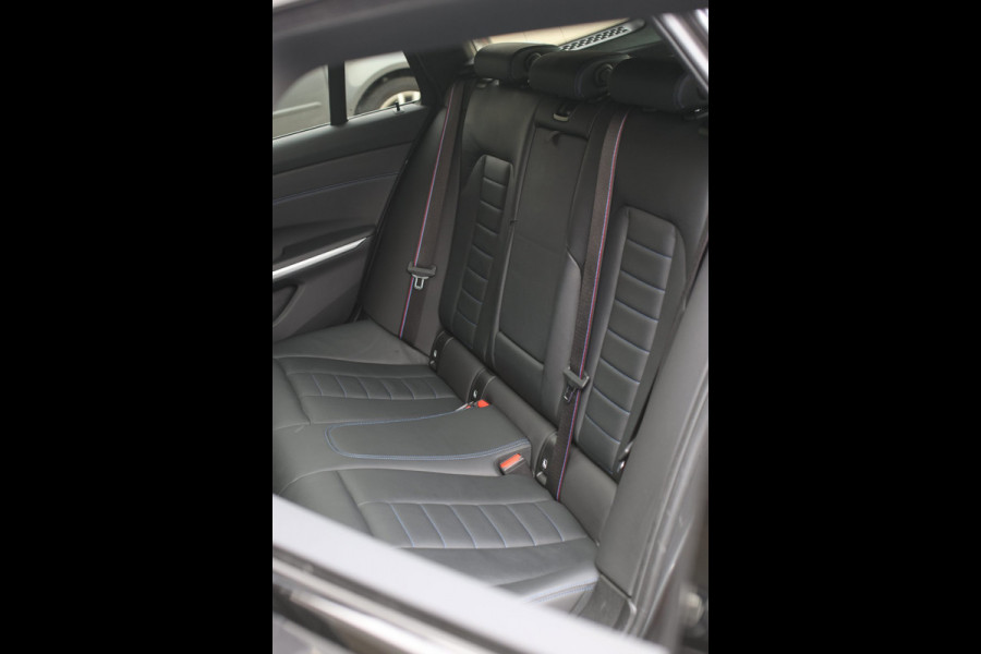 BMW 3 Serie Touring 330e M-Sport *Pano*M-Stoelen*Laser*Keyless*Head-Up*