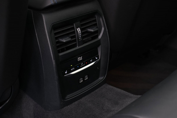 BMW 3 Serie Touring 330e M-Sport *Pano*M-Stoelen*Laser*Keyless*Head-Up*
