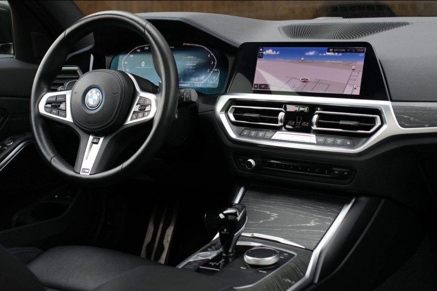 BMW 3 Serie Touring 330e M-Sport *Pano*M-Stoelen*Laser*Keyless*Head-Up*