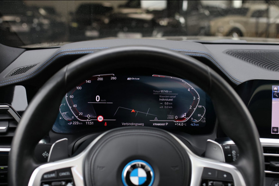 BMW 3 Serie Touring 330e M-Sport *Pano*M-Stoelen*Laser*Keyless*Head-Up*