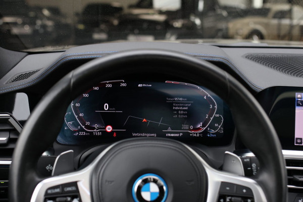 BMW 3 Serie Touring 330e M-Sport *Pano*M-Stoelen*Laser*Keyless*Head-Up*