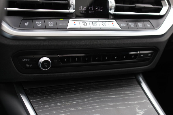 BMW 3 Serie Touring 330e M-Sport *Pano*M-Stoelen*Laser*Keyless*Head-Up*