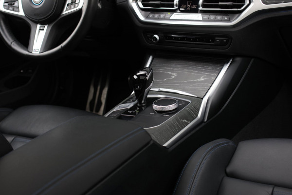 BMW 3 Serie Touring 330e M-Sport *Pano*M-Stoelen*Laser*Keyless*Head-Up*