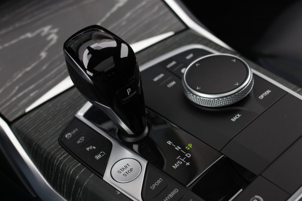 BMW 3 Serie Touring 330e M-Sport *Pano*M-Stoelen*Laser*Keyless*Head-Up*