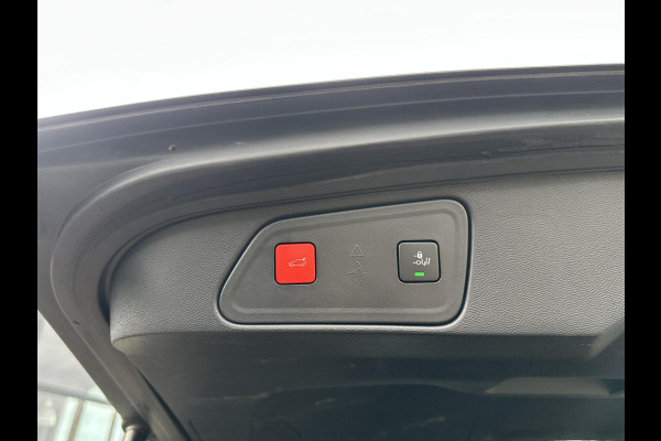 Peugeot 3008 1.6 HYbrid 225 GT Pack Business PANO| BLACK PACK| VAN €29.900,- NU VOOR SLECHTS €27.877,- Uw LENTEVOORDEEL €2.023,-| FOCAL AUDIO| CAMERA VOOR + ACHTER| ADAPTIVE CRUISE| DODE HOEK SENSOR| ELEK. ACHTERKLEP| STOELVERWARMING