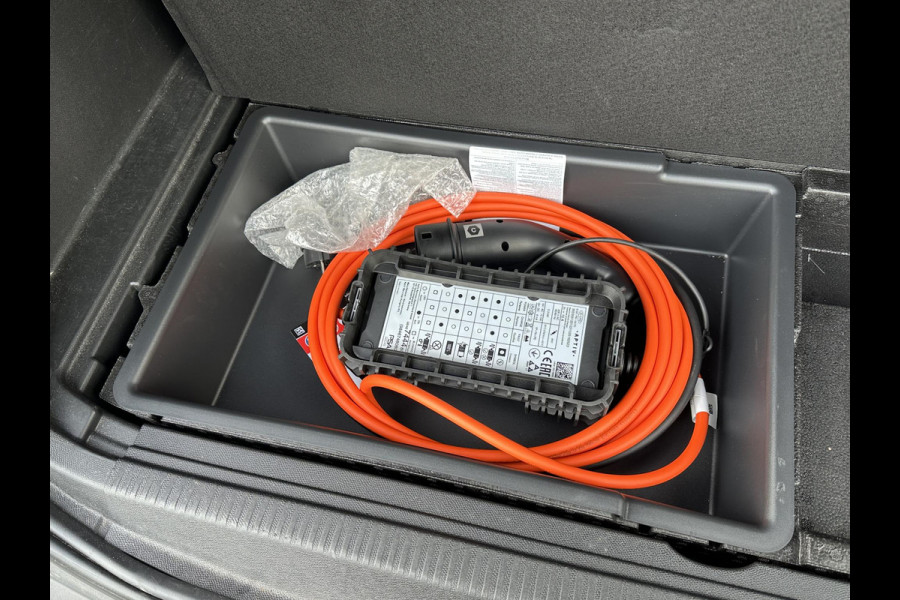 Peugeot 3008 1.6 HYbrid 225 GT Pack Business PANO| BLACK PACK| VAN €29.900,- NU VOOR SLECHTS €27.877,- Uw LENTEVOORDEEL €2.023,-| FOCAL AUDIO| CAMERA VOOR + ACHTER| ADAPTIVE CRUISE| DODE HOEK SENSOR| ELEK. ACHTERKLEP| STOELVERWARMING