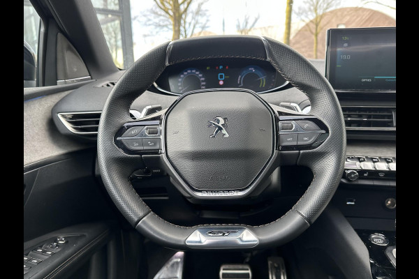 Peugeot 3008 1.6 HYbrid 225 GT Pack Business PANO| BLACK PACK| VAN €29.900,- NU VOOR SLECHTS €27.877,- Uw LENTEVOORDEEL €2.023,-| FOCAL AUDIO| CAMERA VOOR + ACHTER| ADAPTIVE CRUISE| DODE HOEK SENSOR| ELEK. ACHTERKLEP| STOELVERWARMING