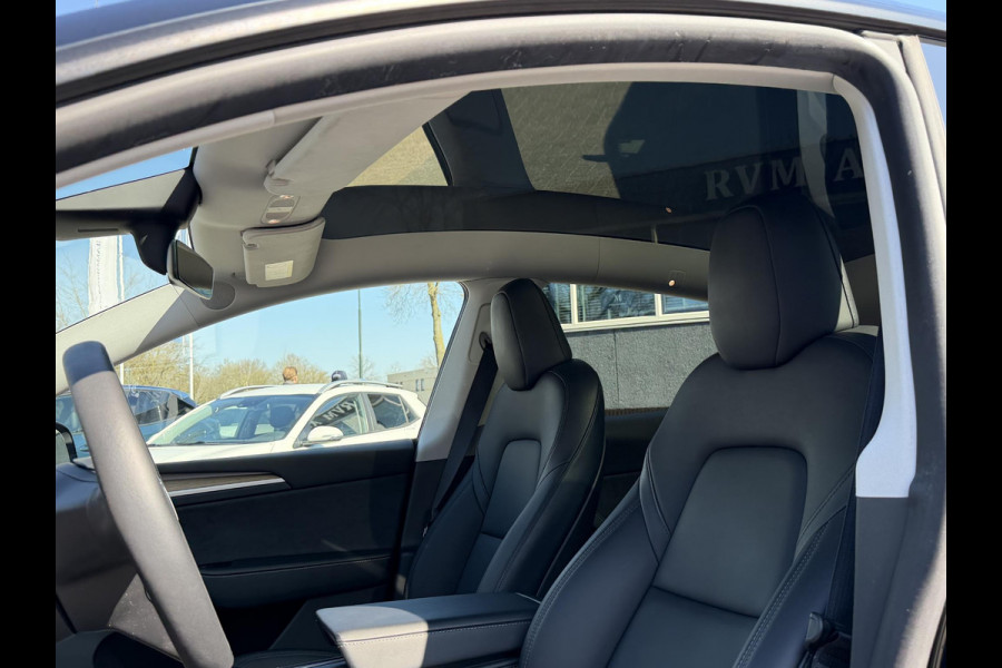 Tesla Model Y Performance AWD 75 kWh VAN €38.900,- NU VOOR SLECHTS €35.877,- Uw LENTEVOORDEEL €3.023,-AUTOPILOT| 21 INCH TURBINE VELGEN| ACHTERBANK VERWARMD| STOEL + STUURVERWARMING |DE HOOGVOLTACCU EN AANDRIJFLIJN GARANTIE TOT 2030 of 192.000KM |