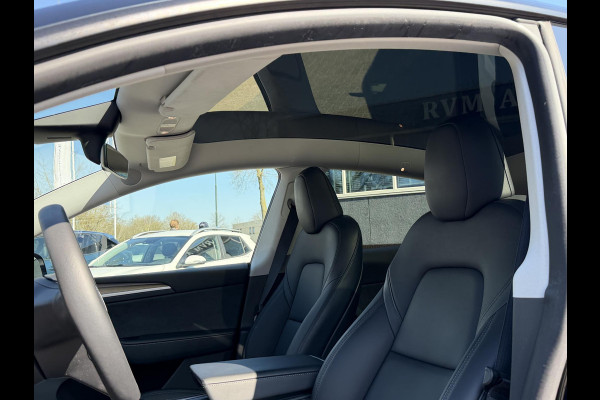 Tesla Model Y Performance AWD 75 kWh VAN €38.900,- NU VOOR SLECHTS €35.877,- Uw LENTEVOORDEEL €3.023,-AUTOPILOT| 21 INCH TURBINE VELGEN| ACHTERBANK VERWARMD| STOEL + STUURVERWARMING |DE HOOGVOLTACCU EN AANDRIJFLIJN GARANTIE TOT 2030 of 192.000KM |