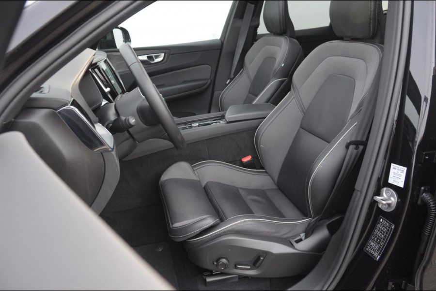 Volvo XC60 T6 350PK Plug-in hybrid AWD Ultra Black Edition / Navigatie / Adaptieve Cruise control / Head Up-Display / Panorama dak / Elektrische stoelen met geheugen / Stuurverwarming / Stoelverwarming v+a / 360 Camera /