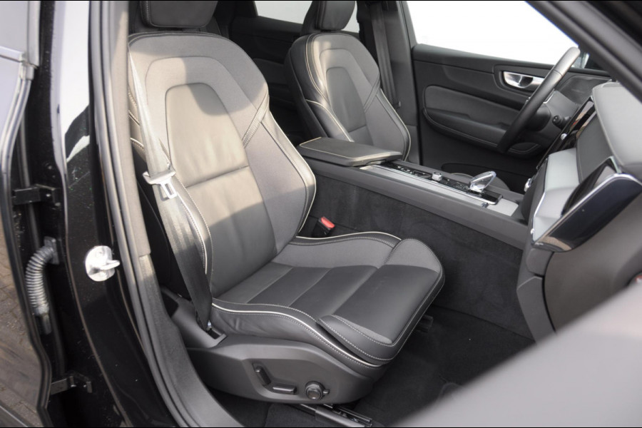 Volvo XC60 T6 350PK Plug-in hybrid AWD Ultra Black Edition / Navigatie / Adaptieve Cruise control / Head Up-Display / Panorama dak / Elektrische stoelen met geheugen / Stuurverwarming / Stoelverwarming v+a / 360 Camera /