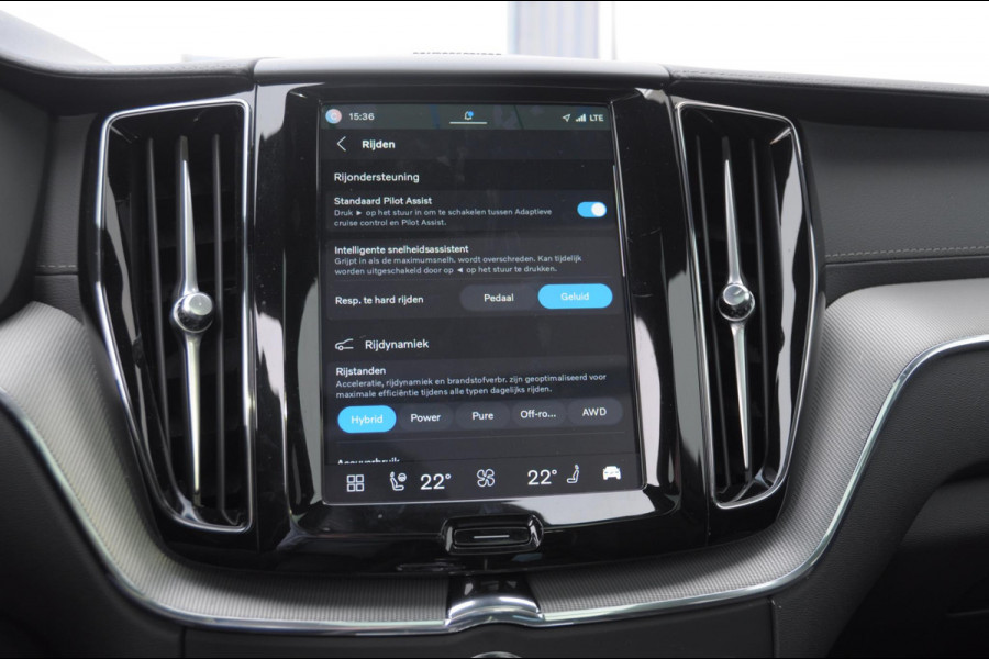 Volvo XC60 T6 350PK Plug-in hybrid AWD Ultra Black Edition / Navigatie / Adaptieve Cruise control / Head Up-Display / Panorama dak / Elektrische stoelen met geheugen / Stuurverwarming / Stoelverwarming v+a / 360 Camera /