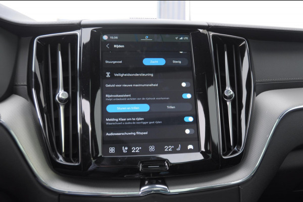 Volvo XC60 T6 350PK Plug-in hybrid AWD Ultra Black Edition / Navigatie / Adaptieve Cruise control / Head Up-Display / Panorama dak / Elektrische stoelen met geheugen / Stuurverwarming / Stoelverwarming v+a / 360 Camera /