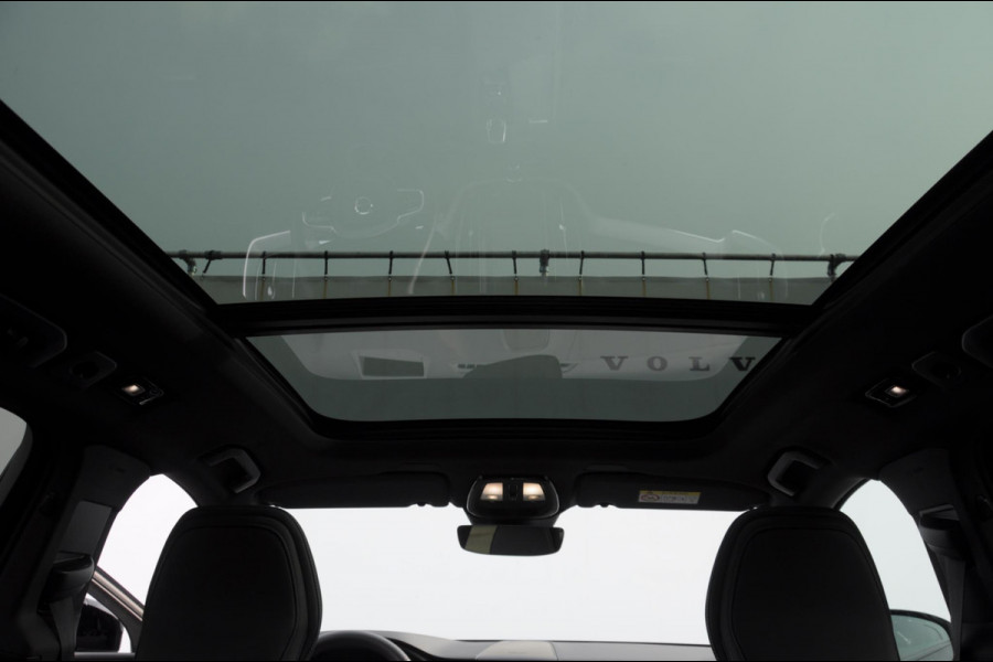 Volvo XC60 T6 350PK Plug-in hybrid AWD Ultra Black Edition / Navigatie / Adaptieve Cruise control / Head Up-Display / Panorama dak / Elektrische stoelen met geheugen / Stuurverwarming / Stoelverwarming v+a / 360 Camera /