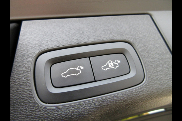 Volvo XC60 B4 Ultimate Bright Automaat*Dig. Dashb.*Pano.dak*
