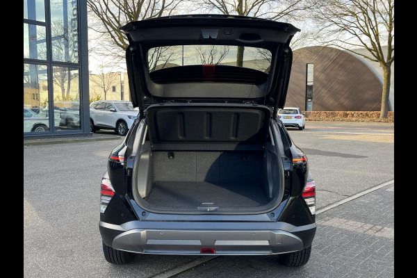 Hyundai Kona 1.6 GDI HEV Comfort Smart VAN €30.900,- NU VOOR SLECHTS €26.877,- Uw LENTEVOORDEEL €4.023,-| ELEK. ACHTERKLEP| STOEL + STUURVERWARMING| FABRIEKSGARANTIE HYUNDAI T/M 01-2029| DODE HOEK SENSOR| 360 CAMERA| ADAPTIVE CRUISE CONTROL|