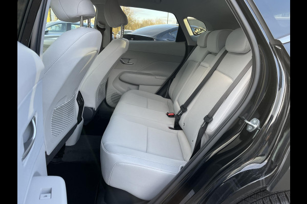 Hyundai Kona 1.6 GDI HEV Comfort Smart VAN €30.900,- NU VOOR SLECHTS €26.877,- Uw LENTEVOORDEEL €4.023,-| ELEK. ACHTERKLEP| STOEL + STUURVERWARMING| FABRIEKSGARANTIE HYUNDAI T/M 01-2029| DODE HOEK SENSOR| 360 CAMERA| ADAPTIVE CRUISE CONTROL|