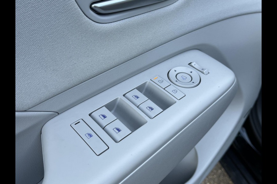 Hyundai Kona 1.6 GDI HEV Comfort Smart VAN €30.900,- NU VOOR SLECHTS €26.877,- Uw LENTEVOORDEEL €4.023,-| ELEK. ACHTERKLEP| STOEL + STUURVERWARMING| FABRIEKSGARANTIE HYUNDAI T/M 01-2029| DODE HOEK SENSOR| 360 CAMERA| ADAPTIVE CRUISE CONTROL|