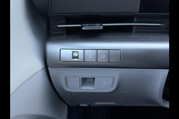 Hyundai Kona 1.6 GDI HEV Comfort Smart VAN €30.900,- NU VOOR SLECHTS €26.877,- Uw LENTEVOORDEEL €4.023,-| ELEK. ACHTERKLEP| STOEL + STUURVERWARMING| FABRIEKSGARANTIE HYUNDAI T/M 01-2029| DODE HOEK SENSOR| 360 CAMERA| ADAPTIVE CRUISE CONTROL|