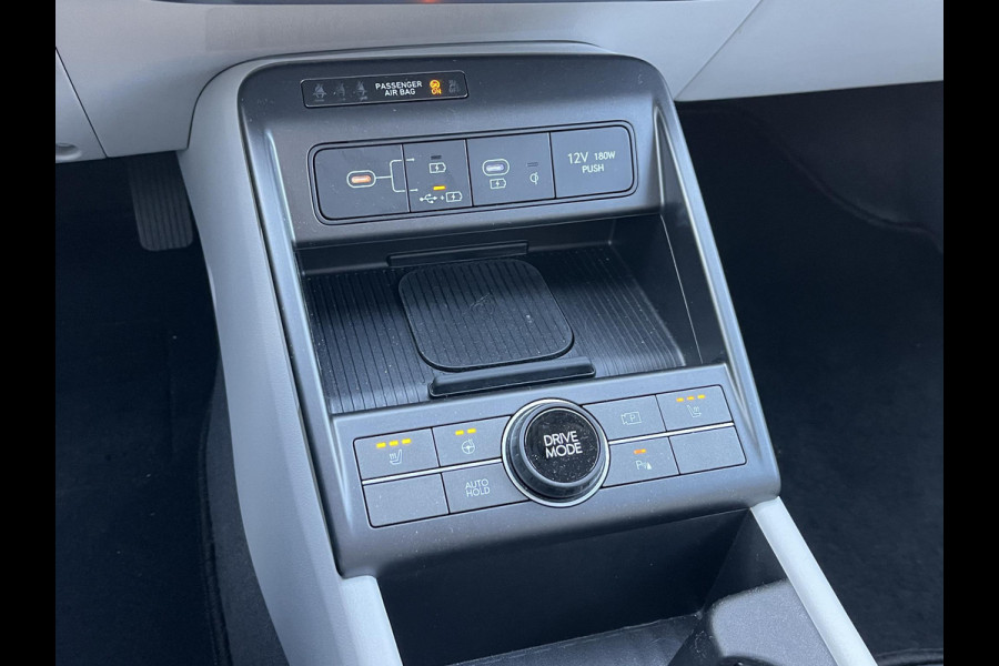 Hyundai Kona 1.6 GDI HEV Comfort Smart VAN €30.900,- NU VOOR SLECHTS €26.877,- Uw LENTEVOORDEEL €4.023,-| ELEK. ACHTERKLEP| STOEL + STUURVERWARMING| FABRIEKSGARANTIE HYUNDAI T/M 01-2029| DODE HOEK SENSOR| 360 CAMERA| ADAPTIVE CRUISE CONTROL|