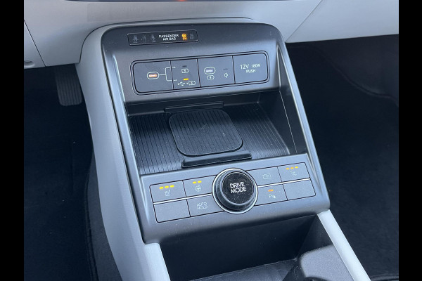 Hyundai Kona 1.6 GDI HEV Comfort Smart VAN €30.900,- NU VOOR SLECHTS €26.877,- Uw LENTEVOORDEEL €4.023,-| ELEK. ACHTERKLEP| STOEL + STUURVERWARMING| FABRIEKSGARANTIE HYUNDAI T/M 01-2029| DODE HOEK SENSOR| 360 CAMERA| ADAPTIVE CRUISE CONTROL|