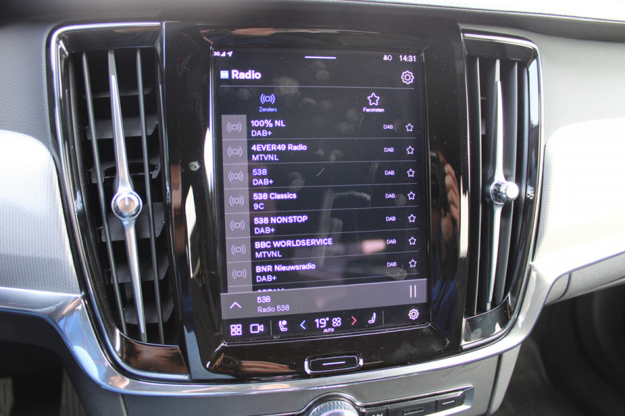 Volvo S90 2.0 T8 AWD Plus Dark | Schuifdak | Luchtvering | Long Range | Leder