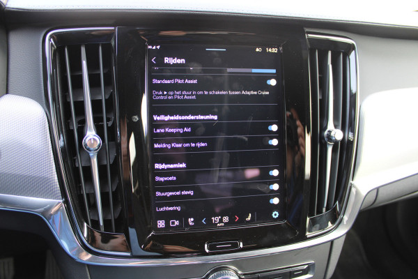 Volvo S90 2.0 T8 AWD Plus Dark | Schuifdak | Luchtvering | Long Range | Leder